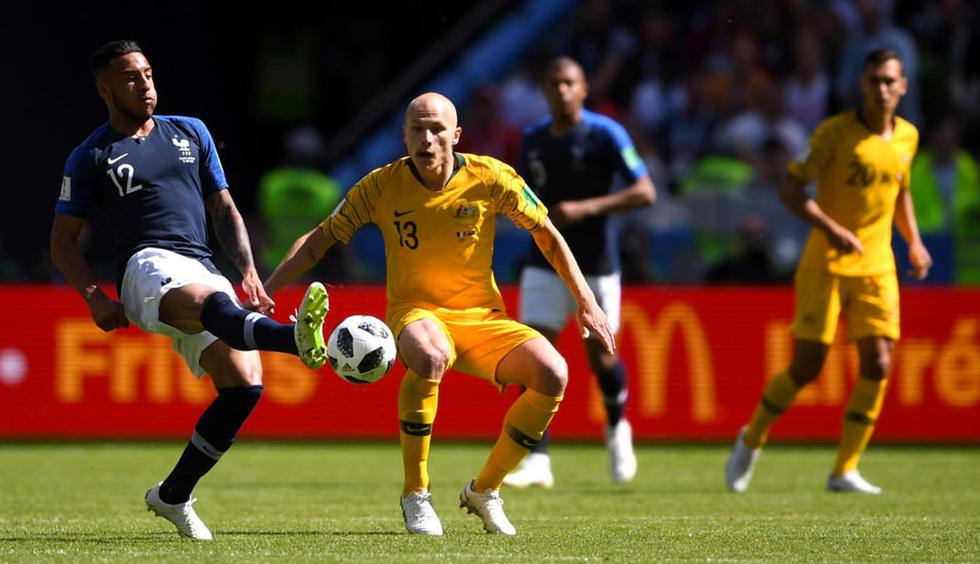 FOTO 1 | Francia 2-1 Australia. El debut mundialista de Francia contra Australia marcó la primera vez en que el VAR fue utilizado para otorgar un penal en una Copa del Mundo. (Foto: FIFA)