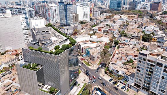 El alcalde de Miraflores, Carlos Canales, estimó que en las zonas delimitadas para la VIS podrían desarrollarse alrededor de diez proyectos inmobiliarios en el futuro (Foto: Jorge Cerdan | GEC)