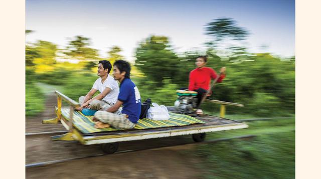 4. Un 'norry' de Camboya: El 'norry' es un vehículo ferroviario. Es una especie de barcaza de bambú que recorre unos raíles y llega a superar los 50 kilómetros por hora. El sistema fue creado durante la colonización francesa. En la act