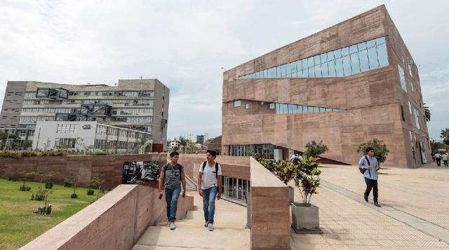 FOTO 4 | PUCP. Lorena Masías, Superintendente de la Sunedu, resalta que es una de las mejores universidades de Perú según el QS World University Rankings® del 2015, y próxima a celebrar 100 años de vida institucional, haya cumplido con lo que exige la Ley