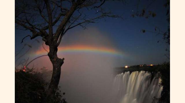 Cataratas Victoria, Zambia. Las Cataratas Victoria son la frontera natural entre Zambia y Zimbabue. Si tienes suerte, puede que veas el arcoíris lunar que aparece entre abril y agosto durante los tres días que dura la luna llena. (Foto: msn)