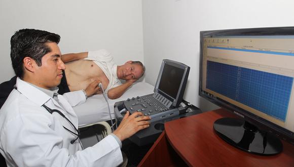 El profesional de la salud certificante accederá al Sistema Informático Nacional de Defunciones a través de la tecnología biométrica para prevenir documentos falsos. (Foto: Andina)