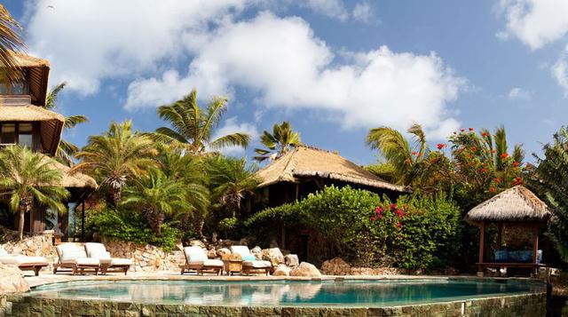 Richard Branson (Isla Necker, Islas Vírgenes Británicas) Por suerte para nosotros, algunos multimillonarios les gusta compartir. Desde el primer momento en 1978 cuando Sir Richard Branson visitó la isla de Necker, los 74 acres de Edén del Caribe en las Is