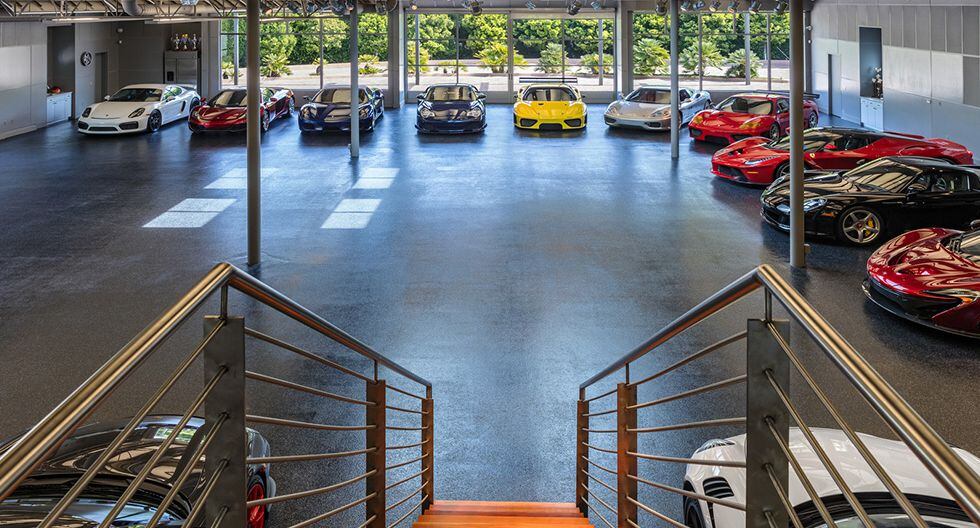 A la venta este garaje/ museo equipado para autos de lujo | Lujo | Gestión