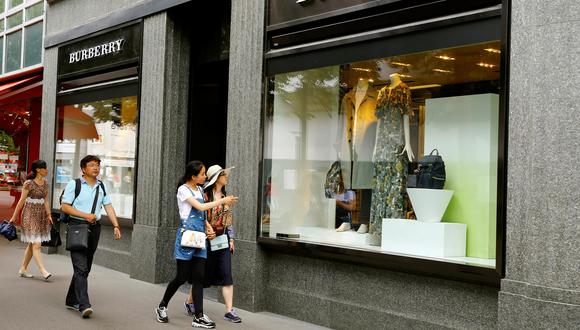 Las empresas de artículos de lujo Richemont y Burberry informaron el viernes de un aumento de las ventas en Europa, que ayudó a compensar una caída de más del 30% en China.