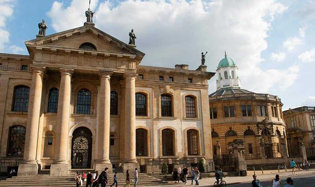 2. Universidad de Oxford, ubicada en Reino Unido.