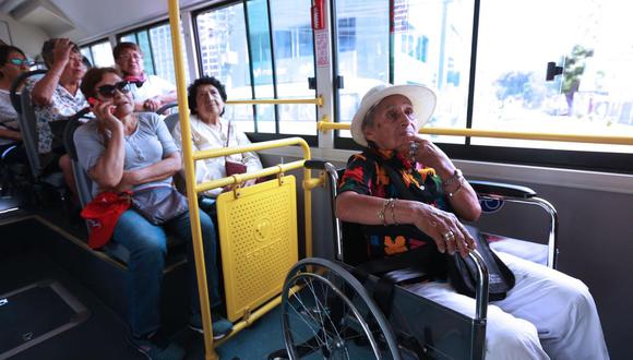 Comisión de la Mujer y Familia aprobó dictamen  para que adultos mayores paguen medio pasaje en el transporte urbano.