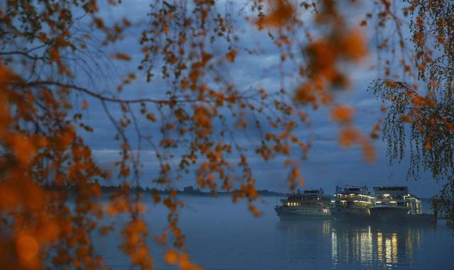Emocionalmente, Shevtsov tenía lazos con Plyos como un lugar de gran valor nostálgico: su abuela había sido dueña de una casa cercana, y siempre había soñado con tener su propia dacha (casa de campo en ruso) en la ciudad donde transcurrían sus mejores rec