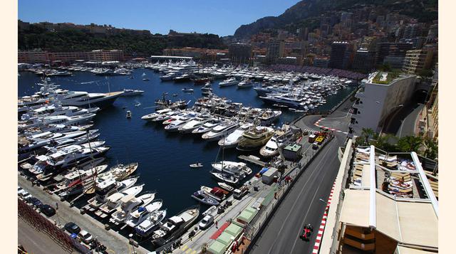 El circuito también pasa frente al puerto de Mónaco, lo que hace posible observar la carrera desde un yate privado por el precio de US$ 2,000. (Foto: f1fanatic)