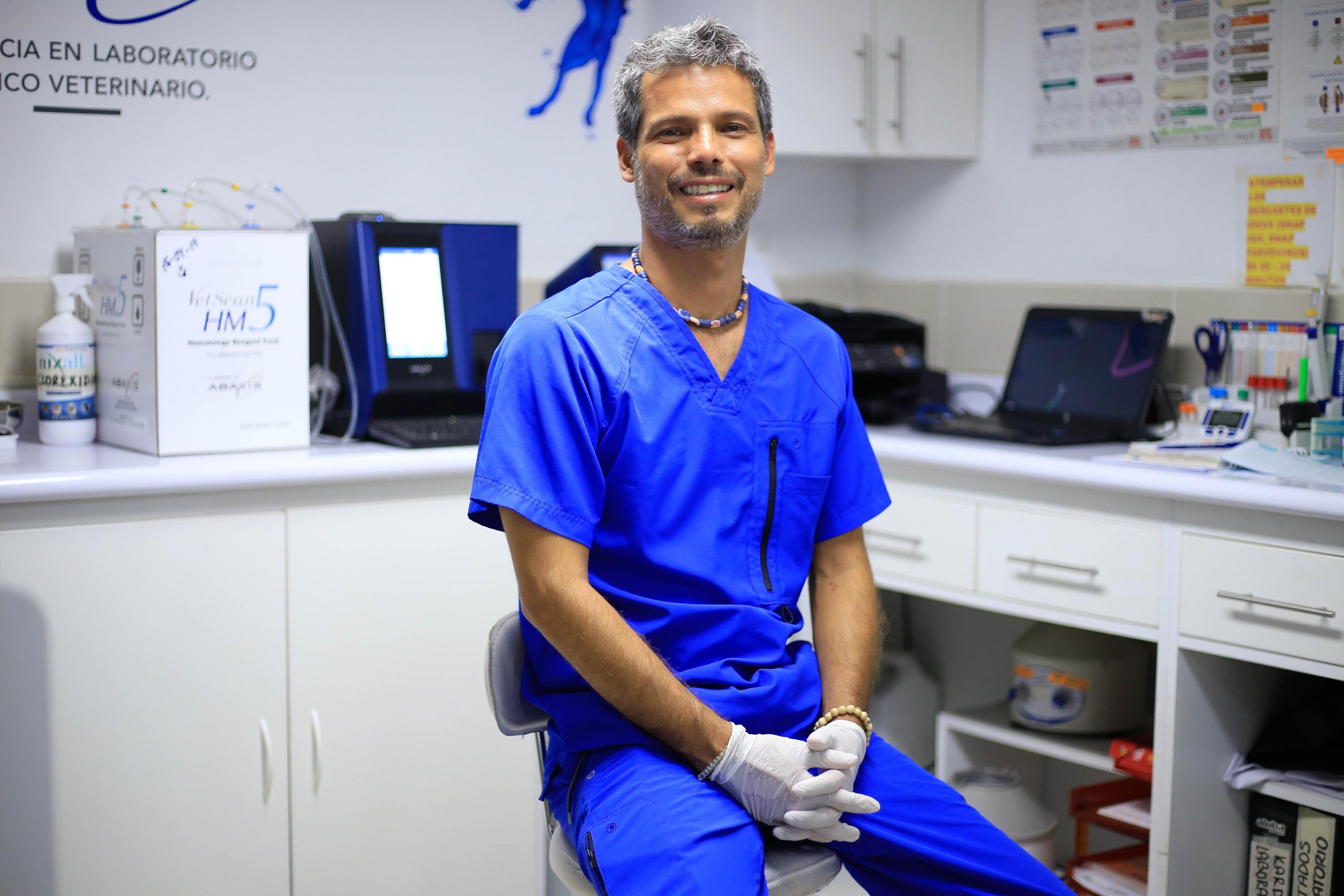 Pancho Cavero, socio fundador de veterinaria Pancho Cavero.