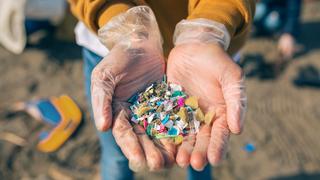 El reciclaje químico de plástico, un paso infinito para alejarlo de basureros