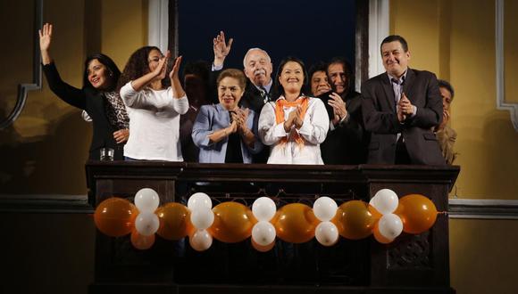 Keiko Fujimori y Fuerza Popular rechazaron petición del fiscal José Domingo Pérez. Al lado derecho de la foto está el entonces congresista Rolando Reátegui, quien luego declaró sobre los aportantes fantasmas del partido naranja. (Foto: GEC)