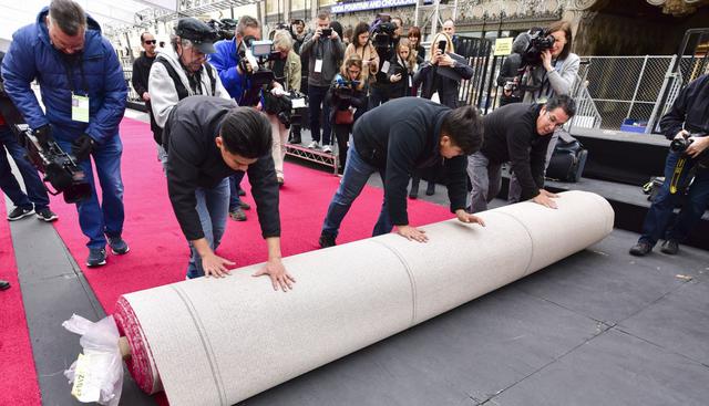 Se inició la cuenta regresiva para los Oscar 2019, que se realizará este domingo 24 de febrero, con la colocación de la alfombra roja por donde desfilarán todos los invitados a la ceremonia. (Foto: AFP)