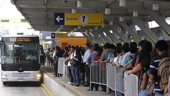 Uno de los principales problemas que se reportan en las estaciones del Metropolitano es el tiempo de espera de buses. (Foto: GEC)
