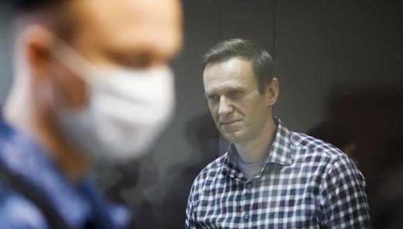 Alexei Navalny asiste a una audiencia en Moscú, Rusia, el 20 de febrero de 2021. (REUTERS/Maxim Shemetov/Archivo).