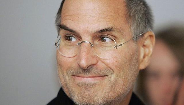 FOTO 2 | 2. Deja de sufrir por el pasado, ¡vamos a inventar el mañana!: Steve Jobs. “Aunque estés seguro que pudiste haber hecho mejor las cosas en tu negocio, ya no importa. Tienes que soltar el pasado y trata de mirar hacia delante. Una de las cosas que hice al volver a Apple fue darle todas las máquinas, prototipos viejos y los papeles al museo de Standford para dejar en claro que debíamos dejar atrás el pasado, lo importante era lo que pasaría mañana”, palabras de Steve Jobs, fundador de Apple.