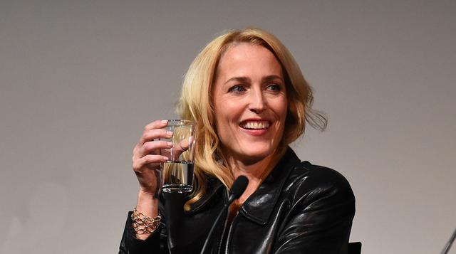 “Me parece que las mejores relaciones, las que duran, son las que tienen sus raíces en la amistad. Un día ves a la persona y ves algo más que la noche anterior. Como un interruptor que alguien encendió en algún lugar y ese individuo que sólo era un amigo 