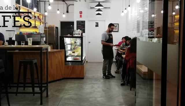 La Teoría de los seis cafés combina minimalismo, café, teorías cafeteras y postres. (Foto: Facebook)