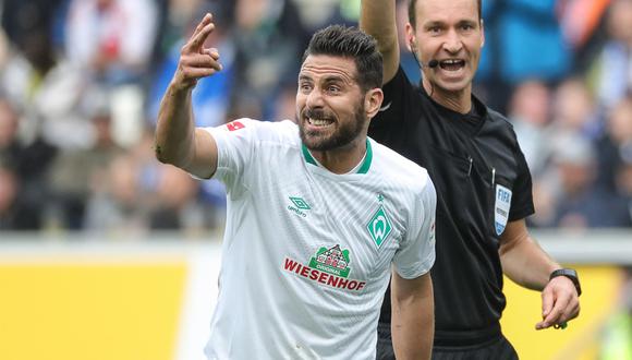 El ex capitán de la selección peruana con casi 41 años, es el anotador más longevo de la primera división del fútbol alemán y acaba de renovar contrato con el Werder Bremen. (Foto: EFE)