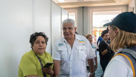 José Raúl Mulino llega para emitir su voto en un colegio electoral durante las elecciones generales en la Ciudad de Panamá, Panamá, el domingo 5 de mayo de 2024.