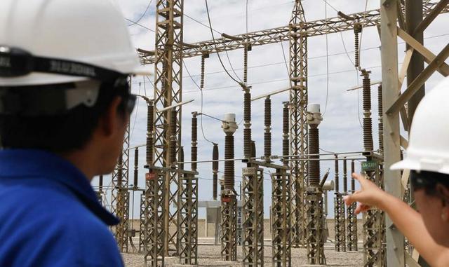 FOTO 7 | Personal vinculado a empresas dedicadas al servicio de electricidad.