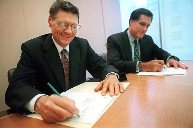3.- En 1998, Tom Monagham vendió el 93% de la empresa a la financiera Bain Capital. Así, Domino´s Pizza siguió creciendo de forma independiente mediante franquicias en otras partes del mundo. Fuente de la foto: The Boston Globe