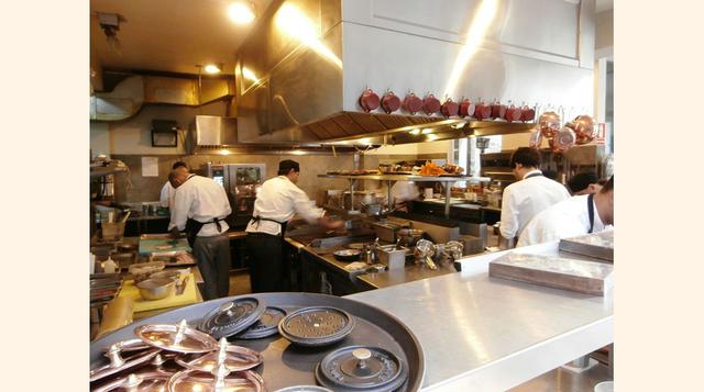 En esta ruta hay que incluir a Central (centralrestaurante.com.pe), del chef Virgilio Martínez, otro reinventor de la tradición culinaria local. Resultan fascinantes sus reinvenciones de platos clásicos como el cochinillo, que elabora con peras, mostaza y