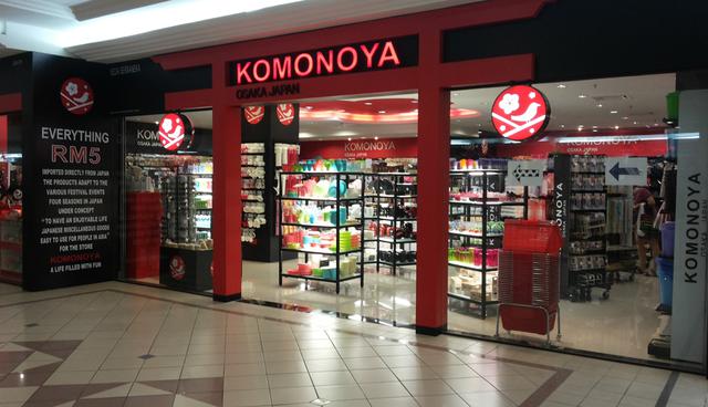 Foto 6 | La cadena japonesa Komonoya, retailer para el hogar y oficina de precio único, continúa su plan de expansión y esta vez de la mano de Real Plaza. Así, le tocó el turno a Chorrillos donde abrieron una operación en Real Plaza Guardia Civil, con lo que suma dos locales en ese distrito. Ya hace unos meses llegó con su oferta a Plaza Norte y antes a Surco (La Bolichera), con formatos más pequeños. (Foto: Komonoya)