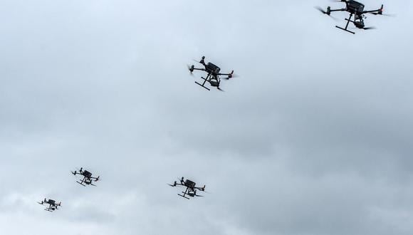 Varios drones sobrevuelan el cielo de Ucrania. EVGEN KOTENKO