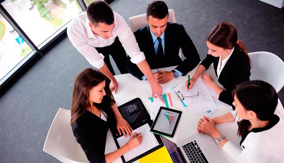 FOTO 5 | El valor de los socios y los equipos. Todos los emprendimientos referidos hasta ahora, los montó Sanagustín en solitario algo que ahora no haría. “Está claro que si quieres llegar lejos es mejor hacerlo acompañado”, afirma. Para la creación de Cuponlandia tiró de socios y así es como da por válido los cánones ya estandarizados cuando se habla de equipos. “Hay que crear equipos complementarios, con diferentes habilidades y diferentes puntos de vista en todas las cosas, ahí radica la riqueza de un equipo para alcanzar la excelencia. En negocios digitales aún cobra mayor importancia, dada la rapidez con la que se pueden producir los crecimientos”.