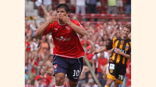 Sergio Agüero es el jugador más joven en debutar en la primera división de Argentina con 15 años un mes y cinco días. El ‘Kun’ cumplió esta proeza con la camiseta de Independiente. (Foto: Somos)
