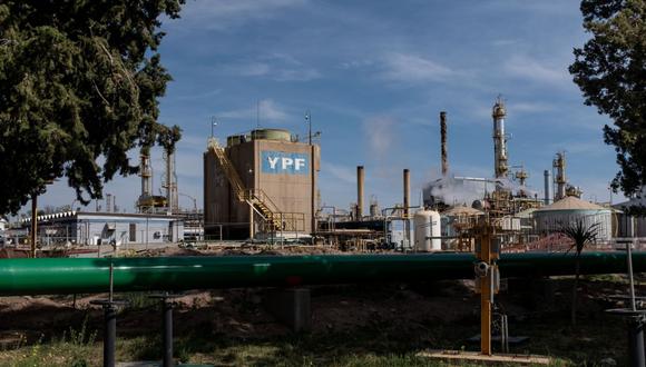 La instalación petrolera estatal YPF SA en Plaza Huincul, provincia de Neuquén, Argentina, el martes 2 de marzo de 2021.