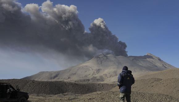 Volcán Ubinas registró explosión esta madrugada y lanza cenizas.(Foto: Andina)