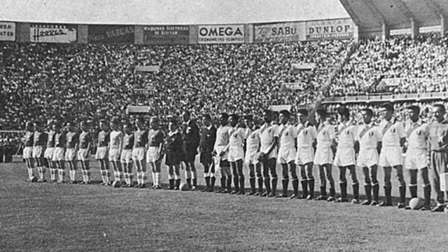 FOTO 9 | En 1959 Perú goleó 4 a 1 a su similar de Inglaterra en el Estadio Nacional. Aquel día se plantó el récord de asistencia, con 50,306 espectadores.