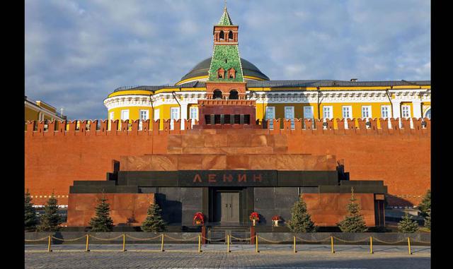 FOTO 27 | MAUSOLEO DE LENIN – RUSIA. El lugar está abierto para las visitas, ¡pero no se te ocurra hacer fotos! Mejor, ni lo intentes. (Foto: msn.com)
