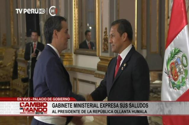 Ollanta Humala recibió temprano el saludo de los miembros de su Gabinete. Foto: Andina