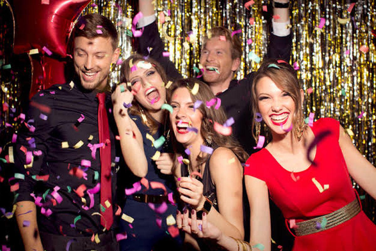 Las fiestas de fin de año son casi una tradición en las empresas, aquí los trabajadores son libres de mostrarse tal y cómo son (Foto: Pixabay)