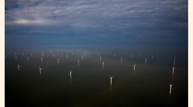 Los 175 aerogeneradores tienen una altura de 147 metros, 90 metros de diámetro de rotor y una longitud de pala de 58.5 metros.