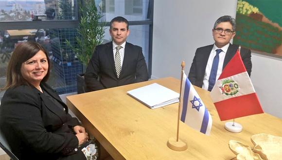 Integrantes del Equipo Especial del caso Lava Jato estuvieron presentes en la firma del acuerdo en el Consulado peruano en Israel. (Foto: @FiscaliaPeru)