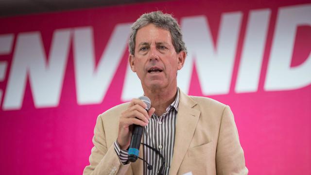 PPK confirma a Thorne:  “Tenemos nombres. Ya he dicho que Alfredo Thorne va a ser ministro de Economía, lo dije en campaña. Tengo otros nombres que los tengo en mi bolsillo [Ríe]. (Foto: Andina)