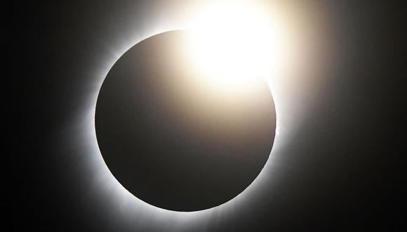El efecto del anillo de diamantes se ve durante el Gran Eclipse Americano el 21 de agosto de 2017 en Casper Collage Wyoming (Foto: Gene Blevins / AFP)