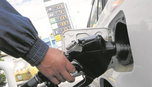 El impuesto al rodaje se aplica a los vehículos que utilizan gasolina y tiene una naturaleza de utilización de las obras públicas. (Foto: GEC)