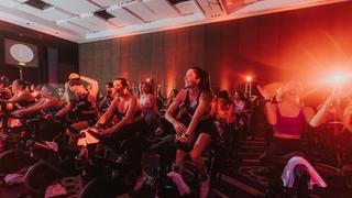 Indoor cycling: el deporte de moda que hace del spinning una fiesta