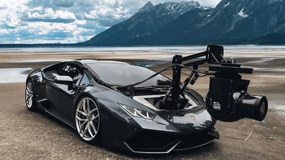 La cámara está montada en el capot de este Lamborghini Huracán.
