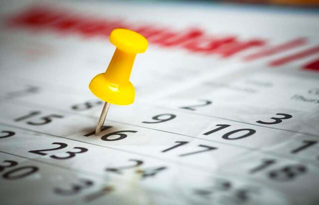 FOTO 29 | COMIENZA TU BÚSQUEDA TEMPRANO. El dicho de indica que el pájaro madrugador atrapa al gusano es cierto, especialmente cuando se trata de cerrar acuerdos de viaje. "De enero a marzo es también un momento para pensar en reservar su próximo viaje de Navidad [y] de Año Nuevo", dice Perrin y enfatiza que la temporada de viajes de vacaciones de invierno es el "período de viaje más demandado del año". Durante las prisas, "las populares playas y estaciones de esquí, y las tarifas aéreas asequibles para el Caribe y Hawai, se agotan con muchos meses de anticipación", explica. Por lo tanto, si tu corazón está obsesionado con un complejo vacacional en particular, vale la pena reservar pronto. "Solo asegúrate de marcar tu calendario con la fecha en la que debes cancelar para evitar pagar la tarifa de cancelación, en caso de que cambien tus planes", advierte. (Foto: Getty)