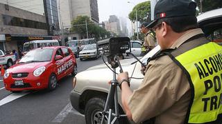 ¿Las fotopapeletas deben afectar el récord de manejo de los dueños de vehículos?