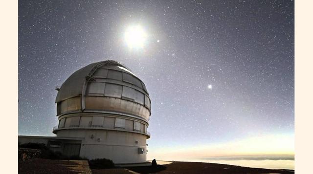 Gran Telescopio de Canarias. Liderado por el Instituo Astrofísico de Canarias, realizó su primera observación oficial en julio de 2007. Con este telescopio se quiere aprender más sobre los agujeros negros, las estrellas y galaxias más lejanas.