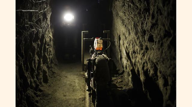 El aire está cargado de humedad y hay un gran regulador eléctrico, del tamaño de un coche pequeño, lleno de polvo. (Foto: getty)