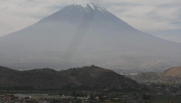 El Indeci recomienda alejarse de las quebradas o torrenteras aledañas al volcán Misti por donde descienden los flujos. (Foto: GEC)