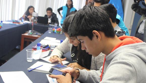 En el Perú, 77% de adolescentes ingresaron a Internet mediante un dispositivo móvil (Foto: UNICEF)